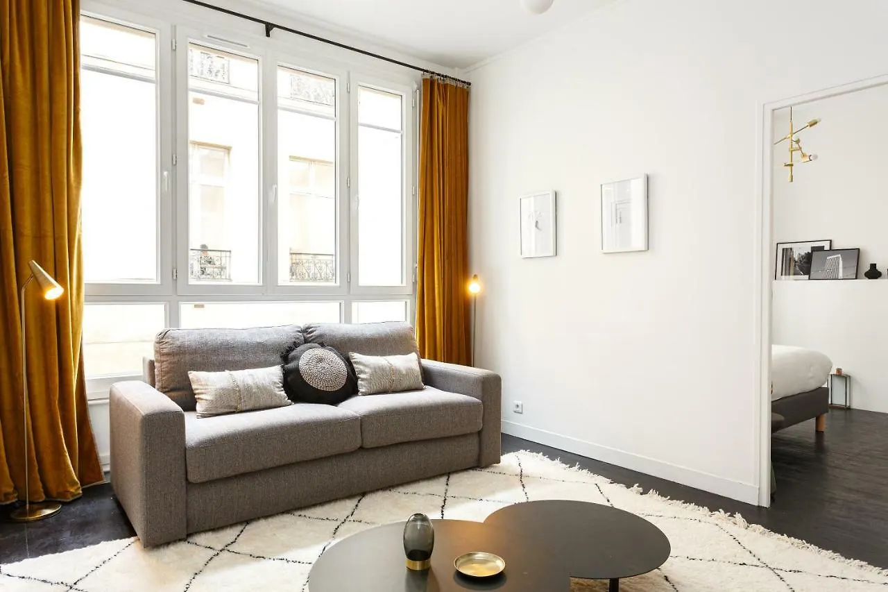 Habitat Parisien - Ponthieu Champs Elysees